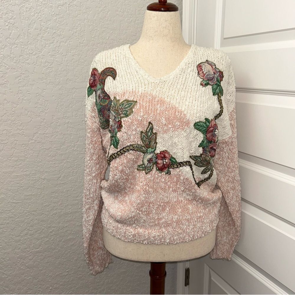 Vintage Erika Floral Paisley Print Decorative Embroidered Boucle V-neck Sweater